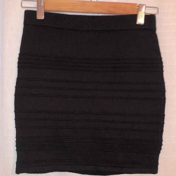 Charlotte Russe M Black Knit Ribbed Mini Pencil Skirt - Picture 2 of 9